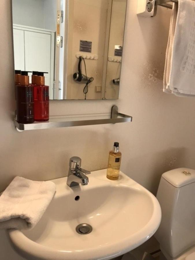 הונבוסטרנד Hotell Kaprifol מראה חיצוני תמונה