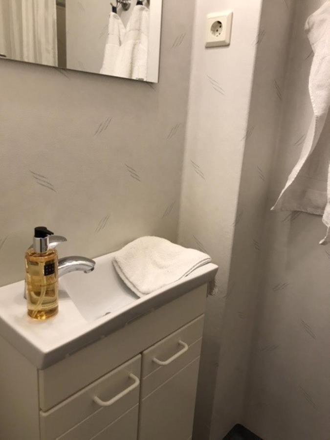 הונבוסטרנד Hotell Kaprifol מראה חיצוני תמונה